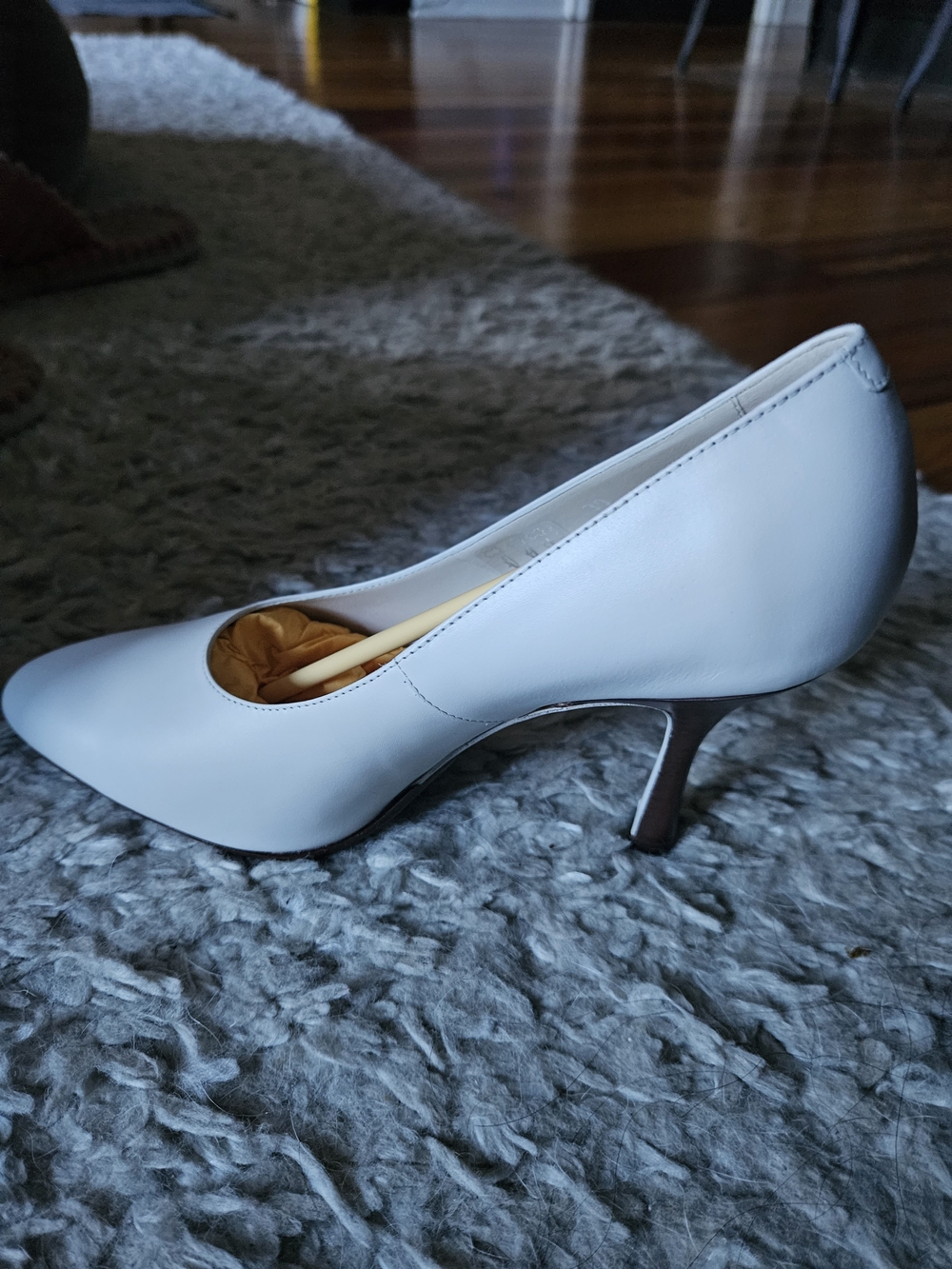 Tod's Cream Pointed-Toe Mid Heel Leather Pumps